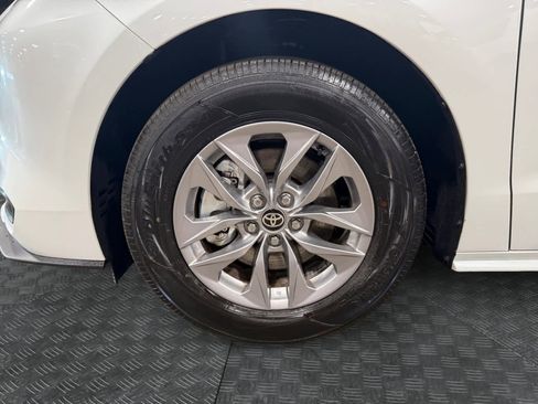 Used 2025 Toyota Sienna XLE w/ XLE Plus Package image 15