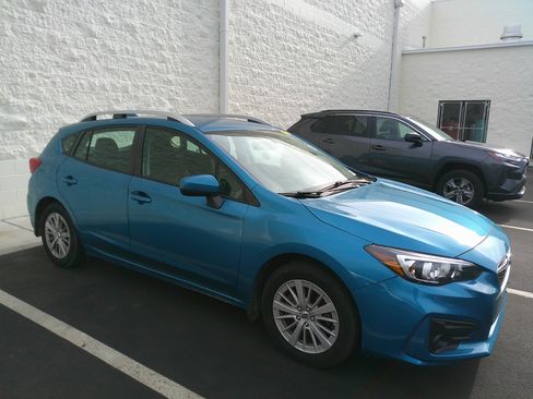 Used 2017 Subaru Impreza 2.0i Premium image 5