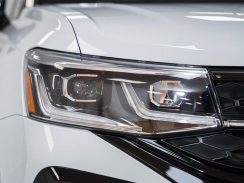 Used 2024 Volkswagen Taos SE AWD/4WD image 14