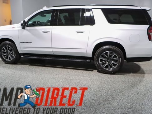 Used 2023 Chevrolet Suburban Z71 image 10