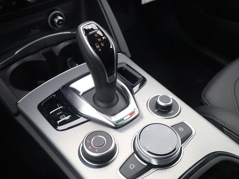 New 2025 Alfa Romeo Stelvio Sprint image 19