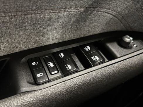 Used 2024 Jeep Compass Latitude image 38