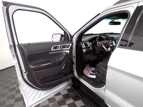 Used 2013 Ford Explorer XLT FWD image 18