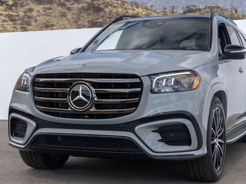 Used 2024 Mercedes-Benz GLS 580 4MATIC image 6