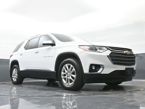 Used 2020 Chevrolet Traverse LT w/ Driver Confidence II Package image 42