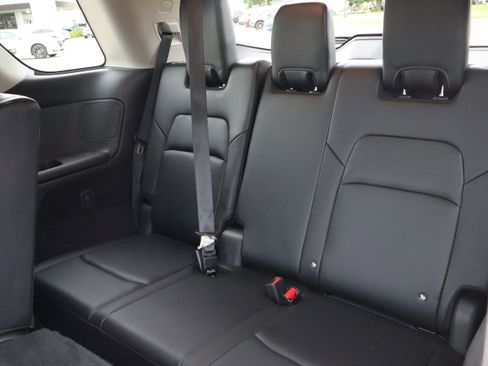 Used 2023 Nissan Pathfinder SL AWD/4WD image 12