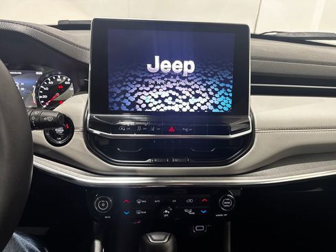 Used 2023 Jeep Compass Limited image 12