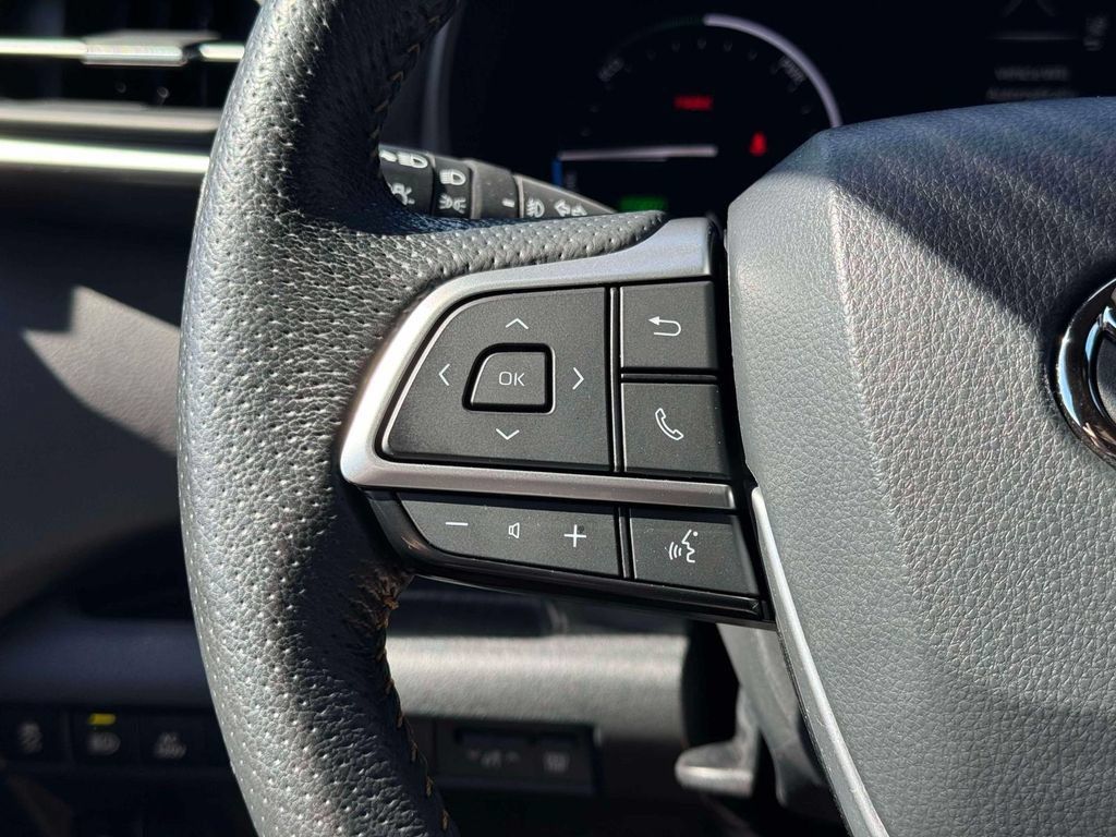 Used 2024 Toyota Sienna XLE Woodland Edition AWD/4WD image 25