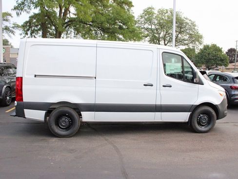 Used 2025 Mercedes-Benz Sprinter 2500 image 2