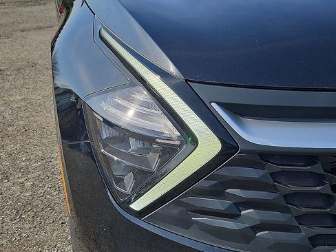 Certified 2023 Kia Sportage LX image 9