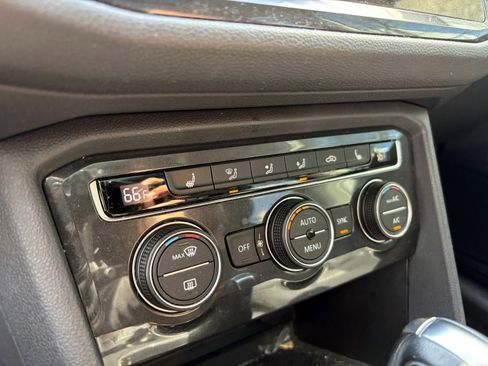 Used 2018 Volkswagen Tiguan SEL image 21