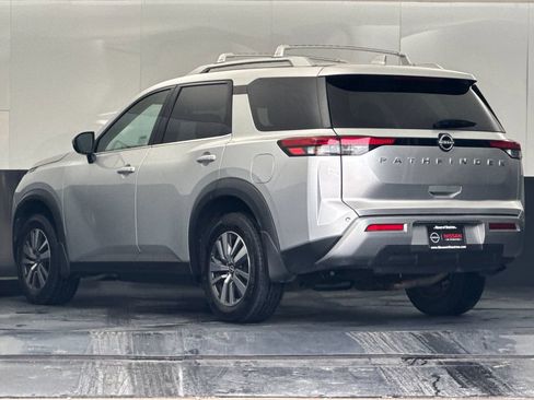 Used 2024 Nissan Pathfinder SL image 5