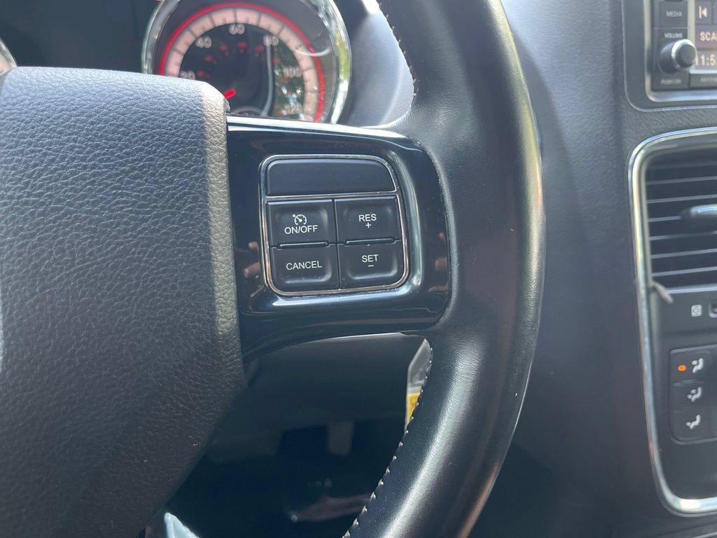 Used 2017 Dodge Grand Caravan SE FWD image 19