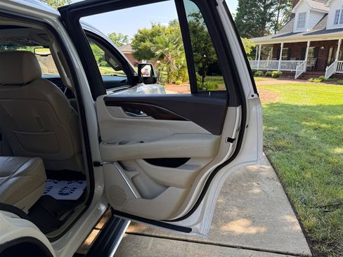 Used 2016 Cadillac Escalade Premium AWD/4WD image 65