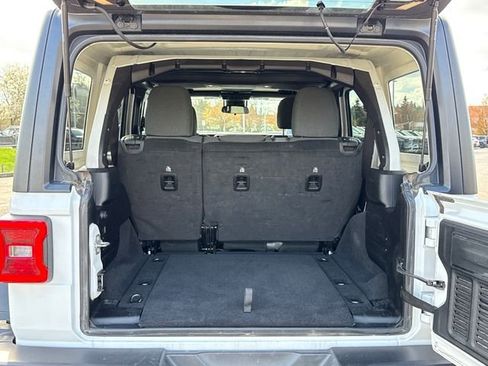 Used 2025 Jeep Wrangler Unlimited Rubicon AWD/4WD image 6