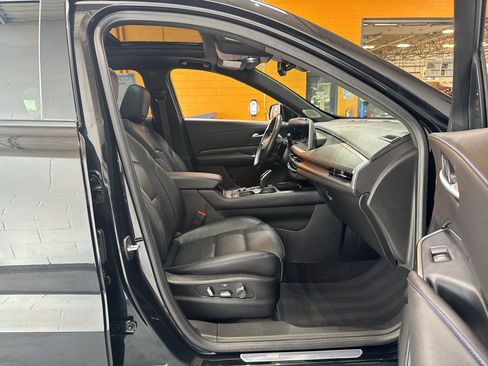 Used 2024 Cadillac XT4 Sport AWD/4WD image 18
