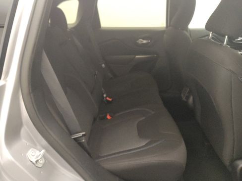 Used 2020 Jeep Cherokee Latitude image 19