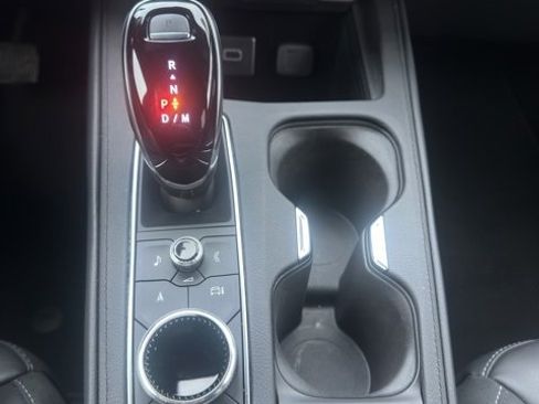 Used 2025 Cadillac XT4 Premium Luxury image 13