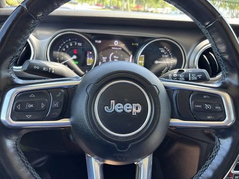 Used 2023 Jeep Wrangler Unlimited Rubicon 4xe w/ Cold Weather Group AWD/4WD image 29