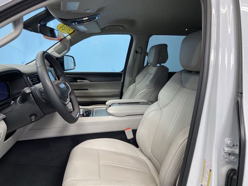 Used 2024 Jeep Wagoneer Series II w/ Flexible Seating Group image 9