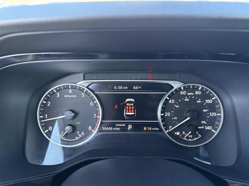 Used 2024 Nissan Pathfinder SV image 27