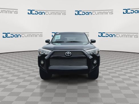 Used 2017 Toyota 4Runner SR5 AWD/4WD image 4