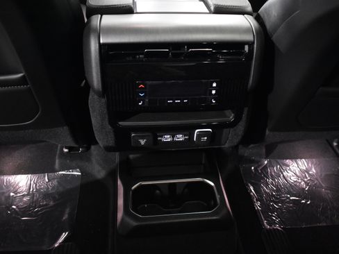 New 2026 Jeep Grand Wagoneer L Limited AWD/4WD image 32