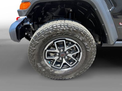Used 2024 Jeep Gladiator Rubicon AWD/4WD image 9