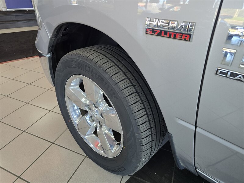 Used 2020 RAM 1500 Classic SLT AWD/4WD image 32