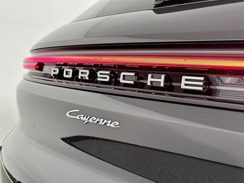 New 2026 Porsche Cayenne image 17