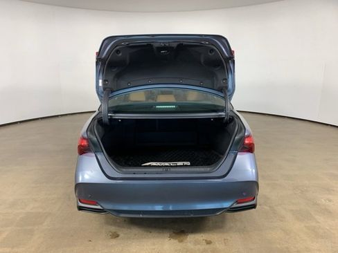 Used 2020 Toyota Avalon Limited image 12