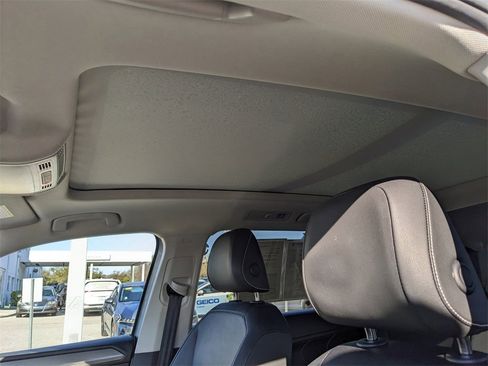 Certified 2023 Volkswagen Tiguan SE w/ Panoramic Sunroof Package image 19