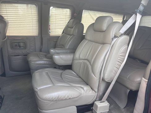 Used 2003 Chevrolet Express 1500 w/ Preferred Equipment Group 4 RWD image 13