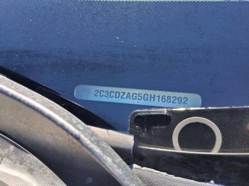 Used 2016 Dodge Challenger SXT image 24