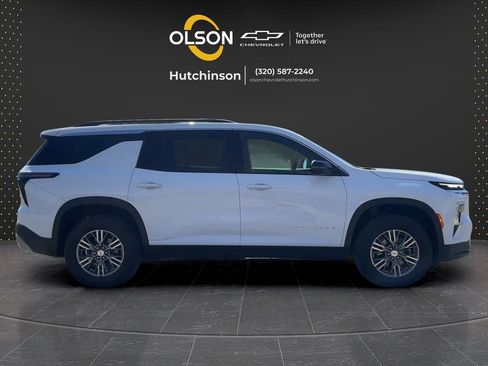 Used 2025 Chevrolet Traverse LT w/ Driver Confidence Package AWD/4WD image 23
