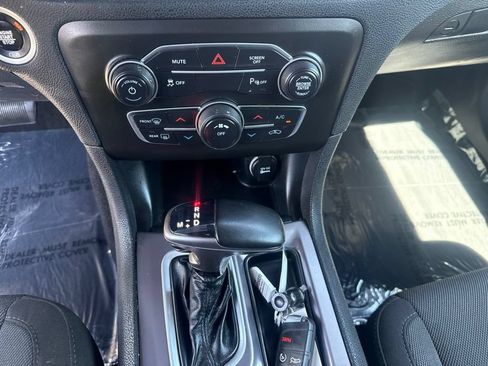 Used 2021 Dodge Charger SXT RWD image 17