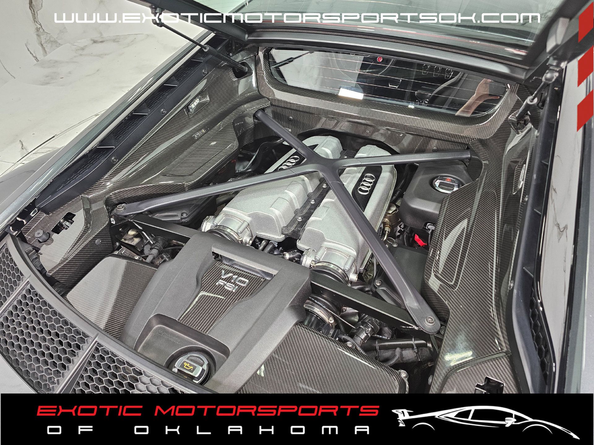 Used 2017 Audi R8 V10 w/ Carbon Exterior Package AWD/4WD image 4