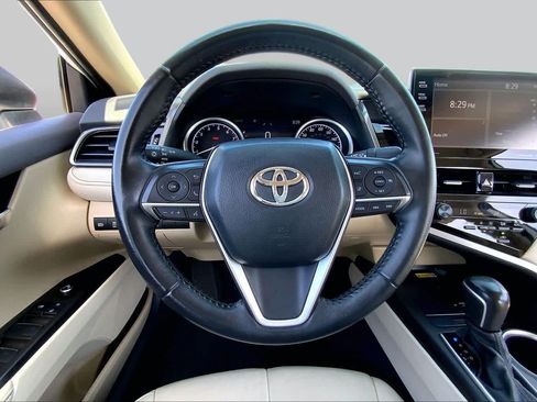 Used 2022 Toyota Camry XLE FWD image 6