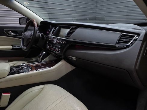 Used 2015 Kia K900 Premium w/ Interior Highline Package RWD image 13