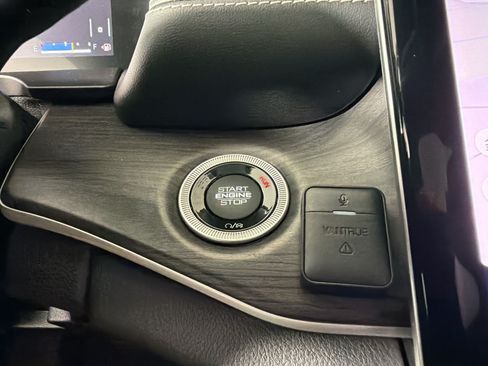 Used 2021 Jeep Grand Cherokee L Limited AWD/4WD image 15