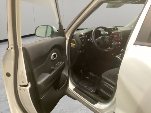 Used 2015 Kia Soul FWD image 23
