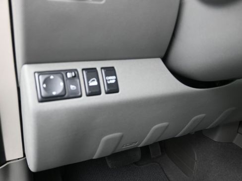 Used 2019 Nissan Frontier SV image 11