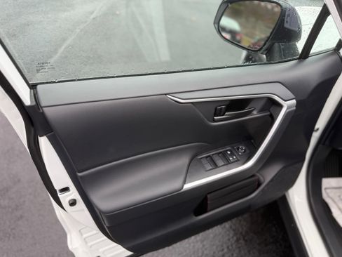 New 2025 Toyota RAV4 LE image 12