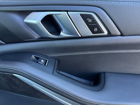 Used 2022 BMW X5 xDrive40i w/ Climate Comfort Package image 19