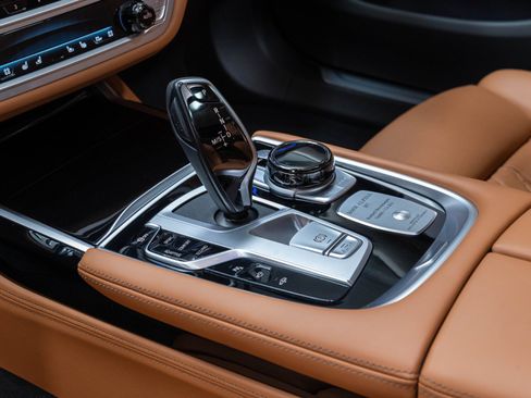 Used 2022 BMW ALPINA B7 xDrive AWD/4WD image 13