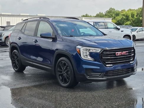 Used 2022 GMC Terrain SLE w/ Driver Convenience Package FWD image 3