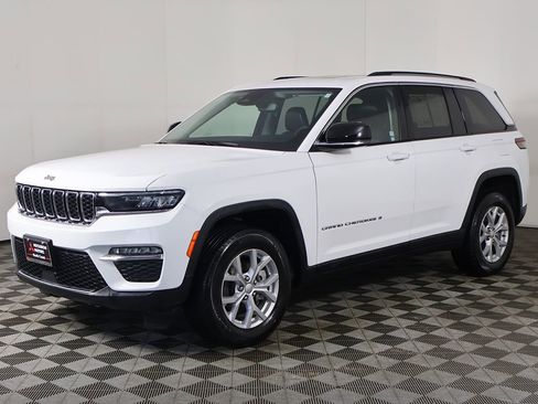 Used 2023 Jeep Grand Cherokee Limited AWD/4WD image 12