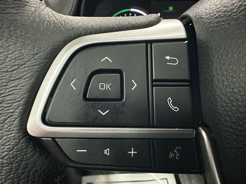 Used 2025 Toyota Sienna XLE image 19