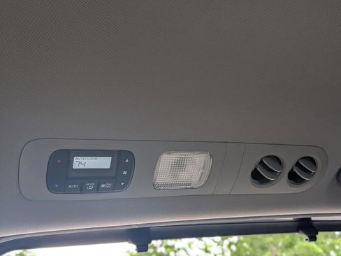 Used 2014 Honda Odyssey EX image 29