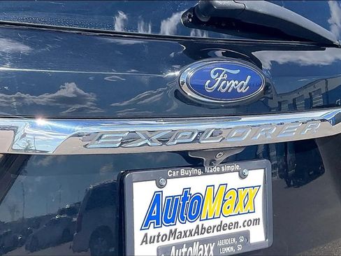Used 2016 Ford Explorer XLT w/ Equipment Group 202A AWD/4WD image 29